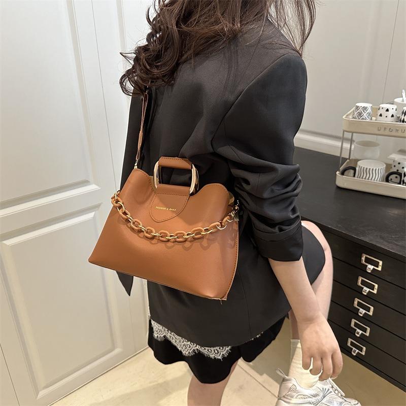 Summer new fashionable women's bags, shoulder simple commuter bags, chain decorative handbags, textured messenger bags