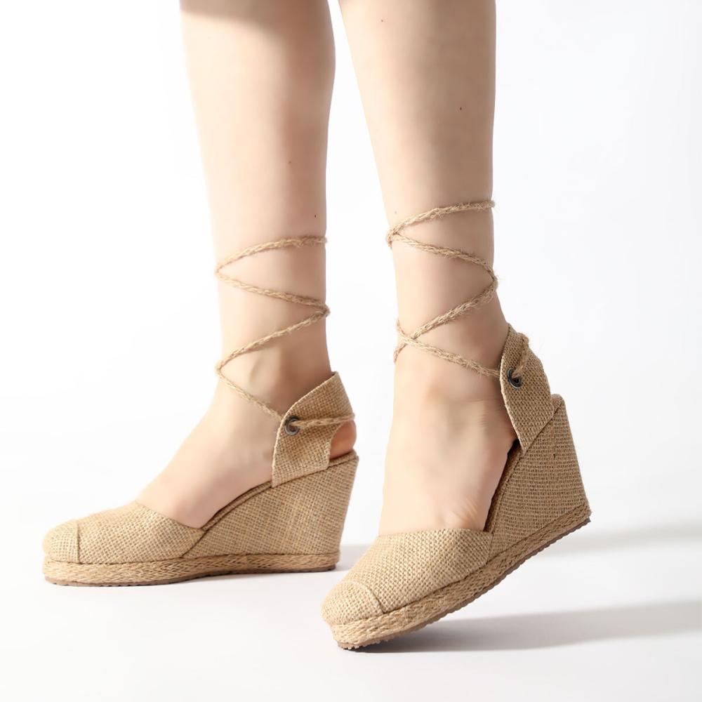 

Женские льняные туфли на танкетке с ремешком на щиколотке