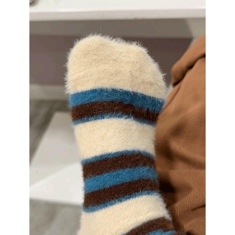 Autumn and Winter Warm Plush Socks, Mink Fleece Retro Color-blocked Striped Thickened Fleece Postpartum Socks for Girls