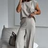 Dámský top bez rukávů a široké kalhoty, elegantní ležérní outfit
