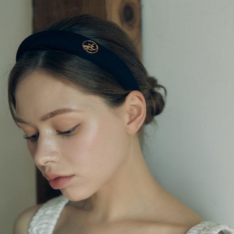 

АНОЭТИЧЕСКАЯ ОБЪЕМНАЯ АТЛАСНАЯ ПОВЯЗКА НА ГОЛОВУ_ЧЕРНАЯ black