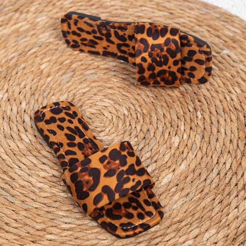 Large size summer new daily casual light leopard print square head flat heel women's flat-bottomed slippers