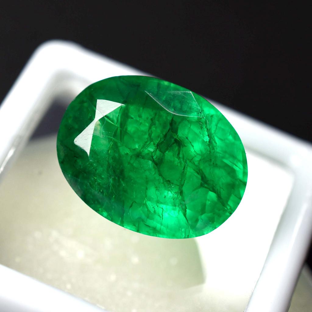 Oval Shape CERTIFIED 10.23 Ct Natural Emerald Green Loose Gemstone A-3198