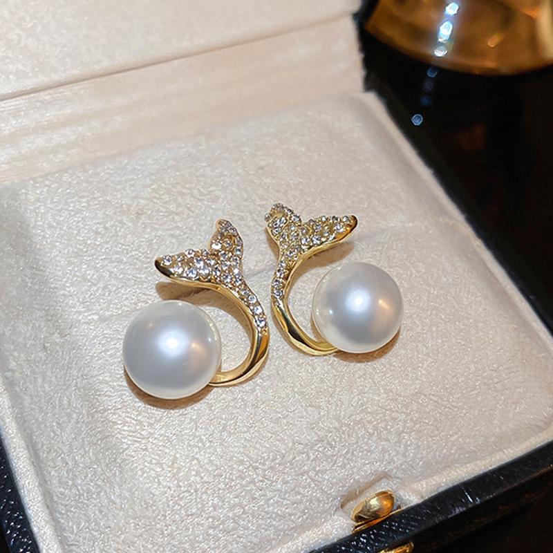 Korean Temperament Fishtail Pearl Earring Simple Earrings Women Ear Studs