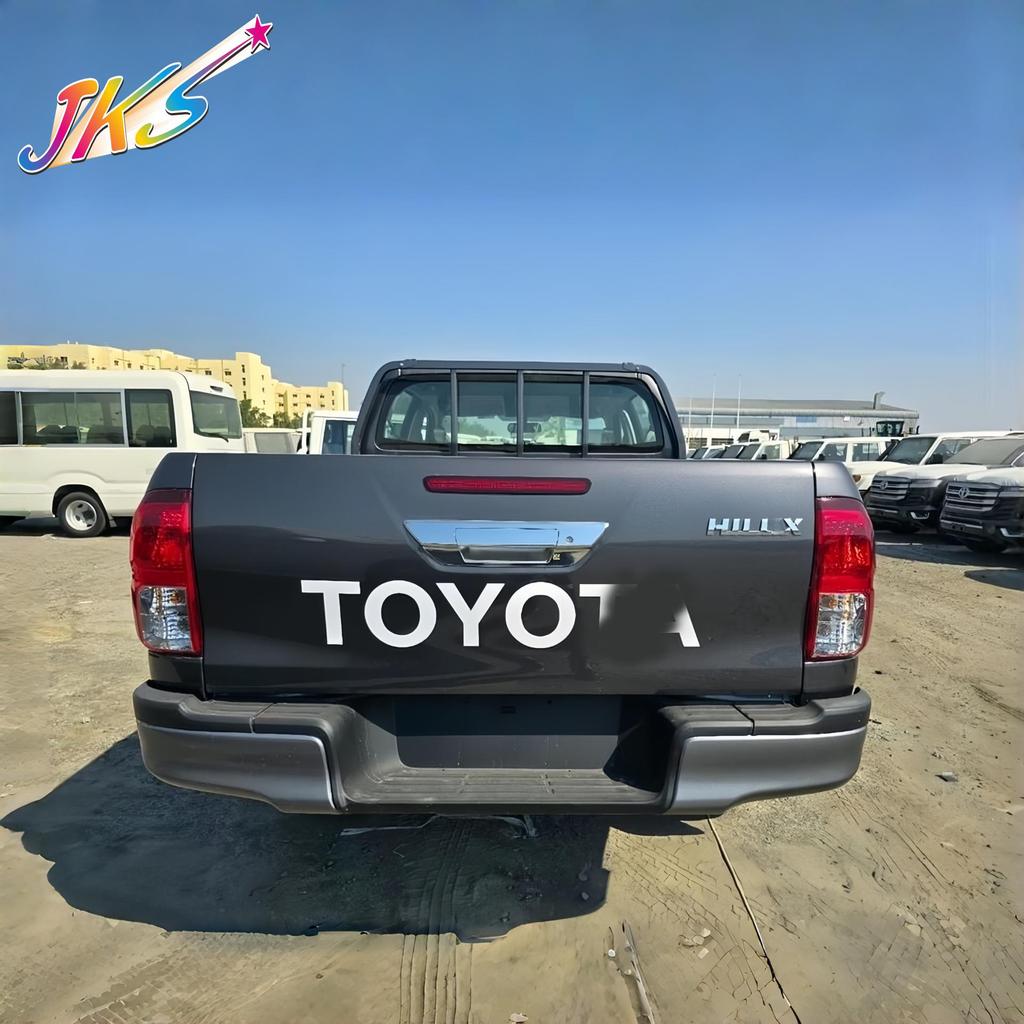 Naklejki z literami na tylną klapę Toyoty Hilux - Dekoracyjne naklejki do pickupów