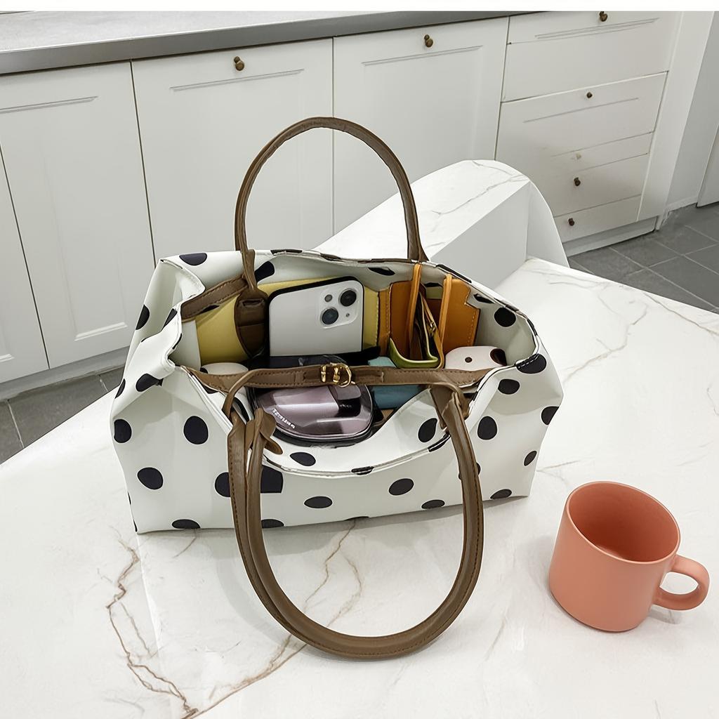 Diese vielseitige Polka-Dot-Tragetasche ist eine schlichte, lässige und geräumige Umhängetasche, perfekt für den Weg zur Arbeit und ein unverzichtbares Alltagsaccessoire.
