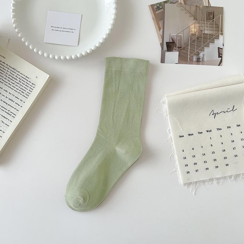 Women's Mid-Calf Socks: Autumn/Winter Maternity Loose-Fit, Solid Color, Trendy Spring Pile Socks in Black or White