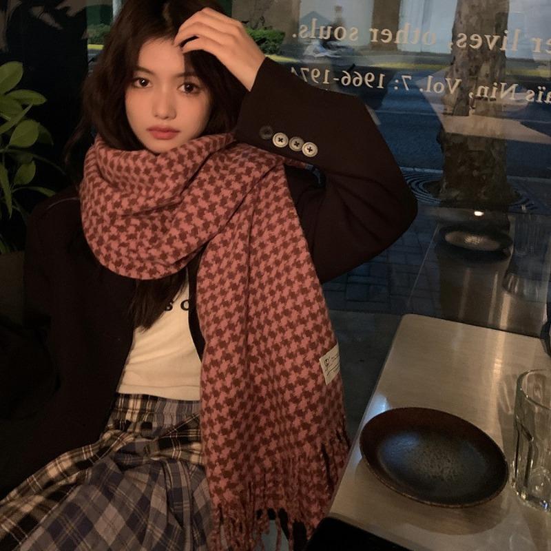 Autumn and winter contrasting color plaid scarf women's winter soft cotton comfortable warm student knitted fringed long shawl scarf tide