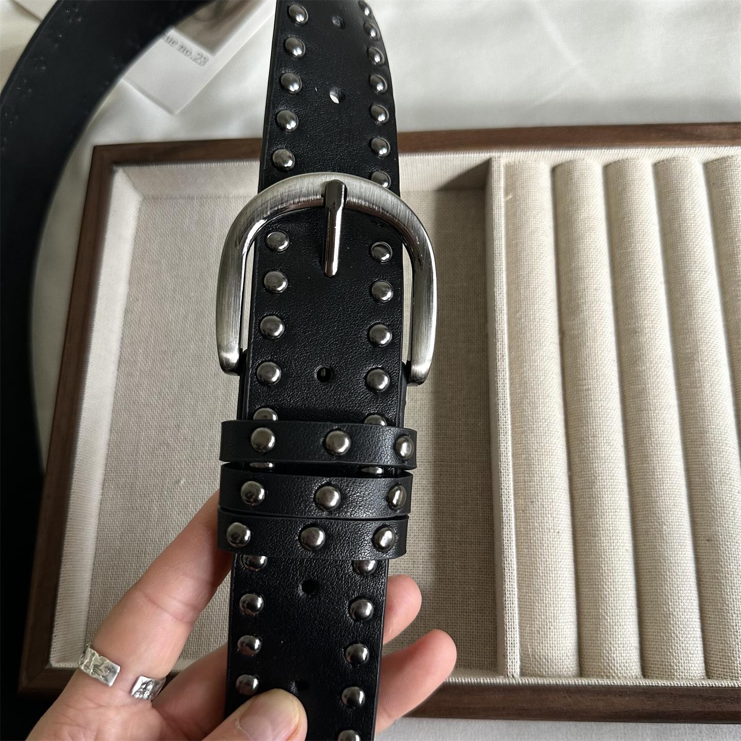 

Good Quality Adjustable Metal Buckle Vintage Black Leather Belt Man Woman Hip Hop Punk Rivet Studded Waist Belt 105CM чёрный