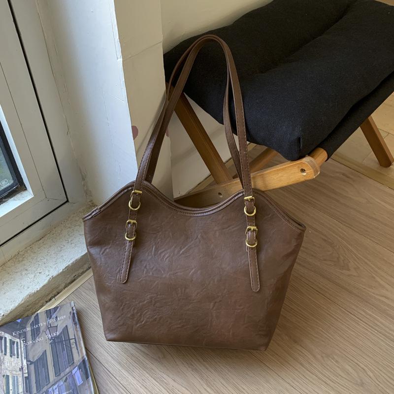 

Casual simplicity and large capacity 2025 autumn new tote bag women s fashion simple foreign style trendy shoulder bag