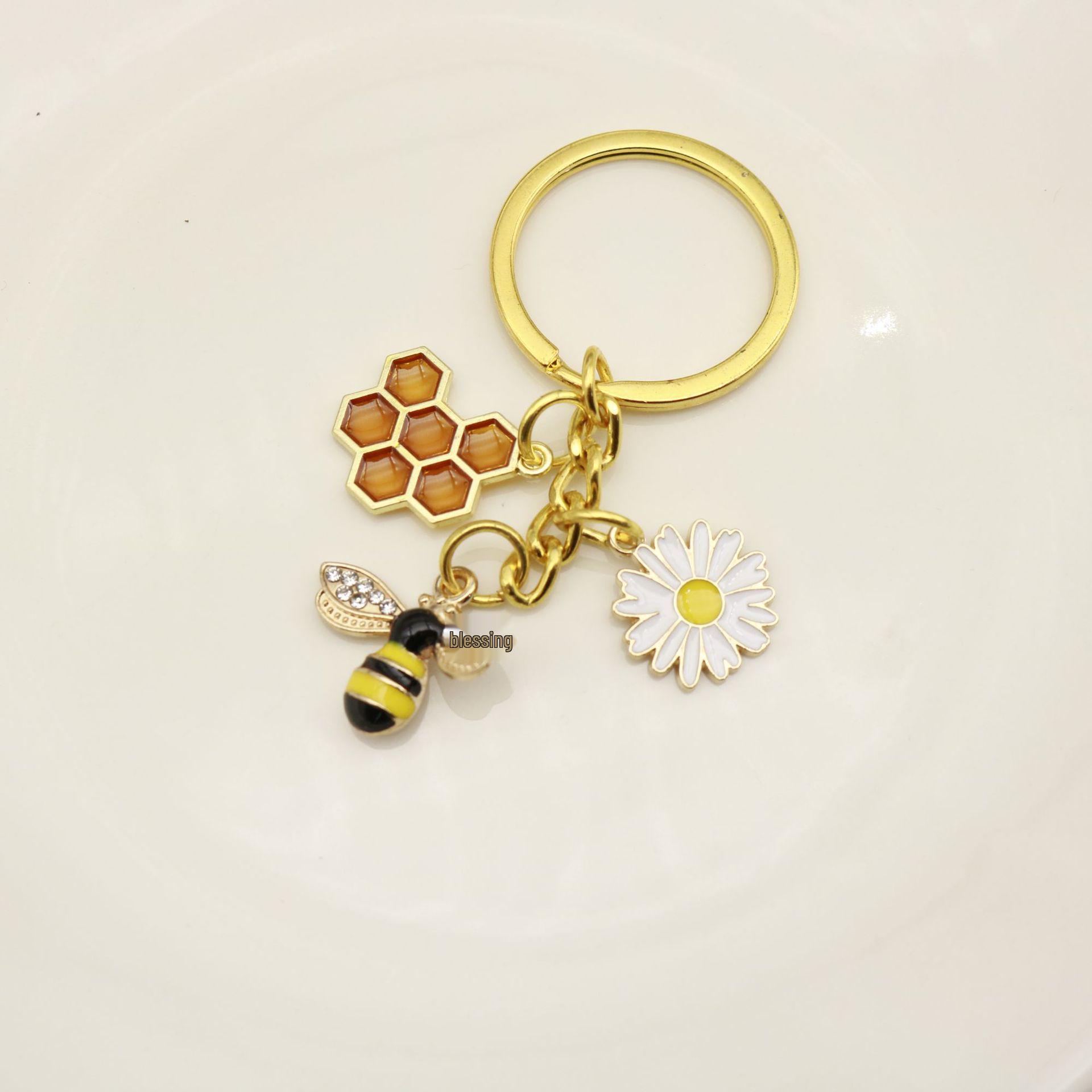 Summer Fresh Honeybee & Sunflower Keychain Pendant золотой