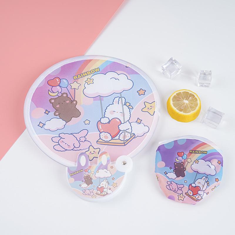 1 Stück Cartoon Niedlich Mini Faltbarer Handventilator - Weiches Tuch Runder Tragbarer Persönlicher Ventilator für Sommer Outdoor Pendeln & Geschenk