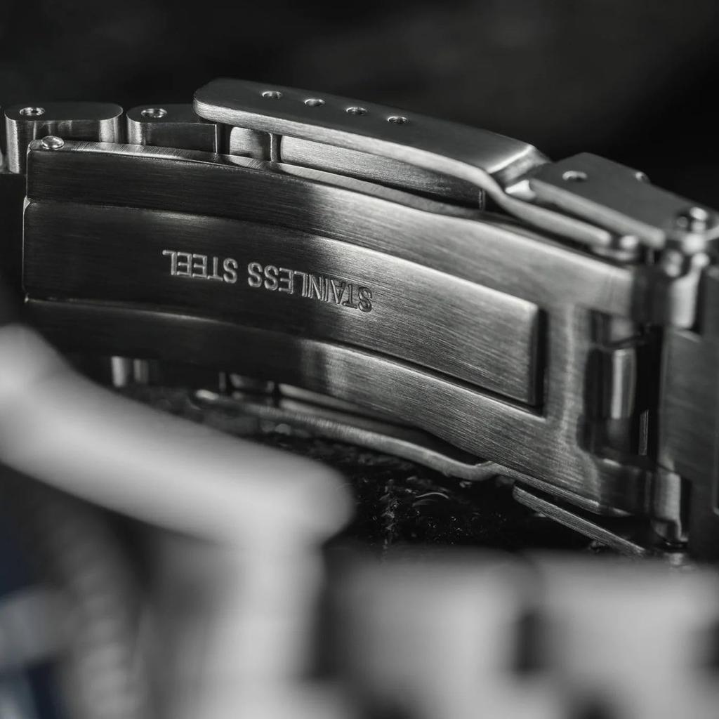 Davosa Argonautic 39 Automatic 20 ATM Water Swiss-Made Watch, Resistant, Silver, 161.532.50