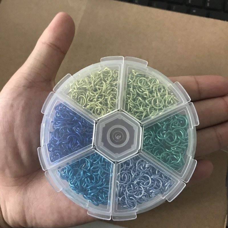 1080 szt./pudełko Mieszany kolor 6x0,8mm Drut aluminiowy Pojedyncze kółka rozdzielne Otwierane kółka do wyrobu biżuterii