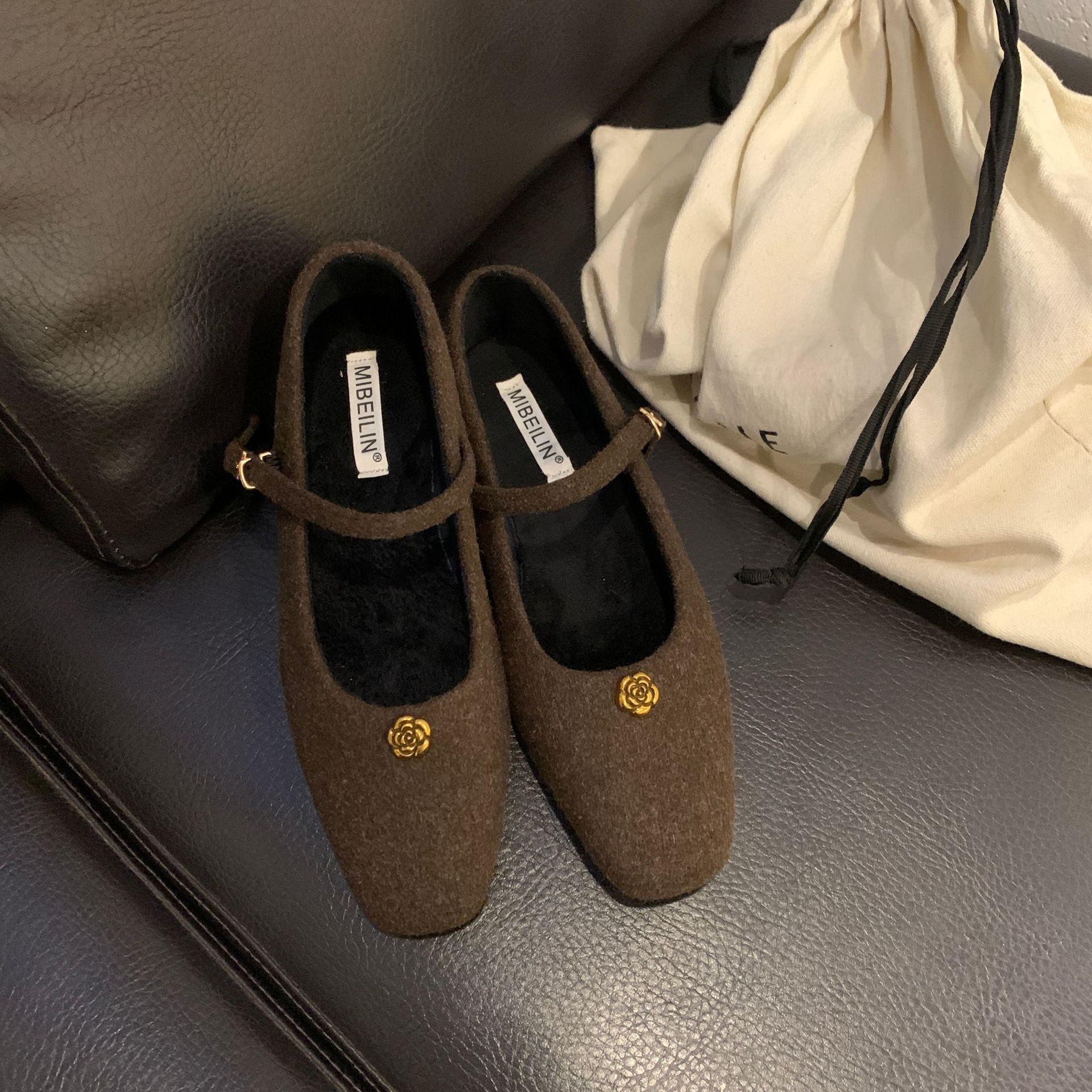 

Осень 2025 французские ретро туфли Мэри Джейн женские универсальные на низком каблуке одинарные туфли с открытым мыском и маленьким квадратным носком 39