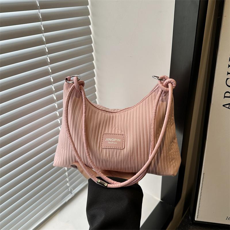 Large capacity portable underarm bucket bag women's 2025 new versatile simple shoulder messenger bag pleated tote bag