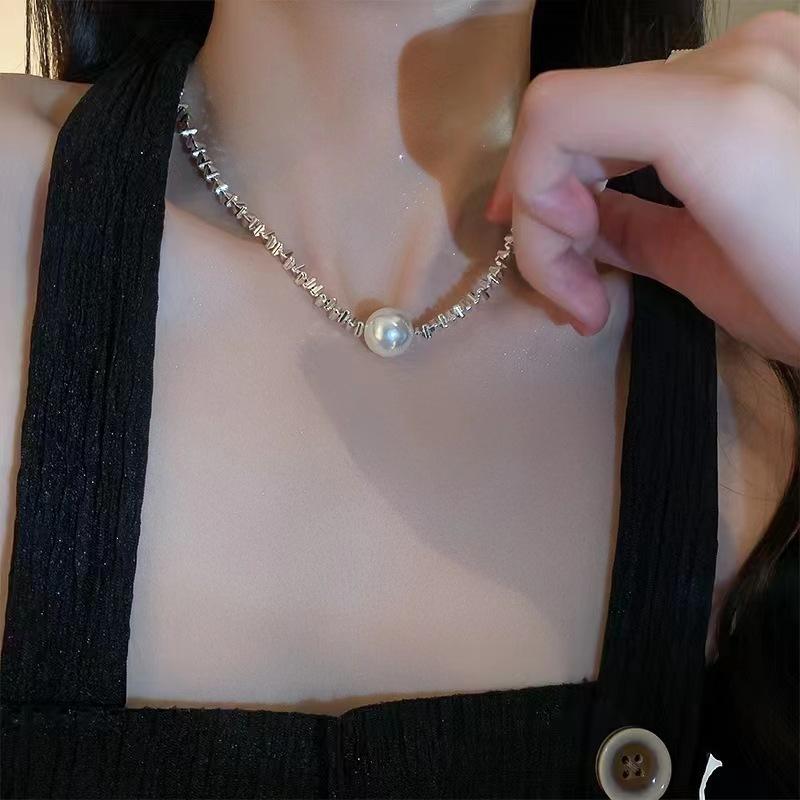 Pearl Necklace Women's Collarbone Chain New Model Popular Light Luxury Niche Broken Silver Neck Chain Decoration