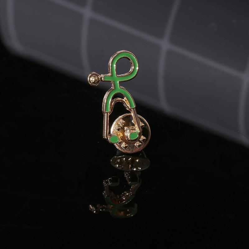 Spilla Medica per Medico e Infermiere Cartone Animato Carino di Fascia Alta: Spilla/Distintivo Decorativo per Foulard di Seta a Goccia d'Olio
