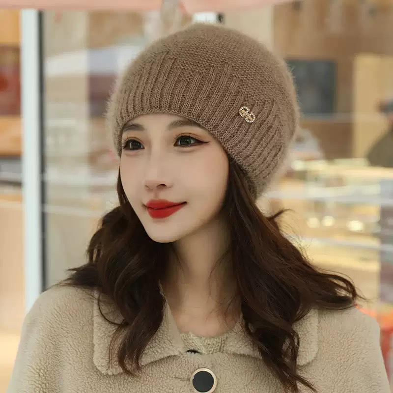 Dámská podzimní/zimní silná pletená vlněná a sametová čepice