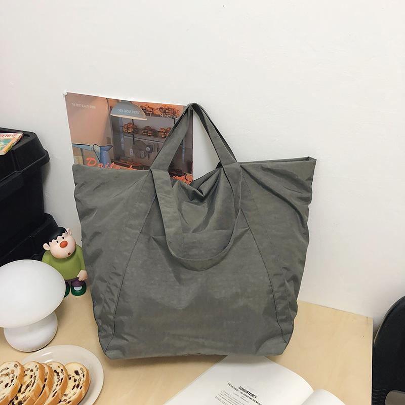 

New retro nylon women s bag washed and old shoulder bag, large-capacity handbag for college students to commute to class серый