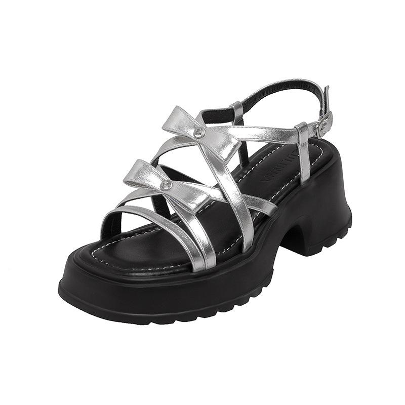 Dünne Riemen offene Zehenpartie neue Schmetterlingsschuhe Damen Sommer neue vielseitige Sandalen Kreuzriemen dicker Absatz erhöhend Muffin Damenschuhe