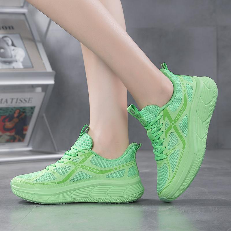 Couple running shoes women's breathable shock absorption spring and summer lightweight mesh sports shoes comfortable and easy to bend soft sole comfo