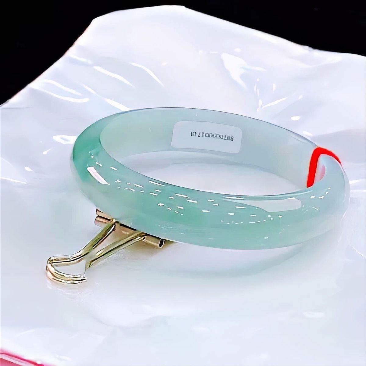 Браслет из бирманского жадеита Olis  Лунная пагода Снег  - Масляно-зеленый ледяного типа 54mm-55mm (with 18 seeds + premium gift box)