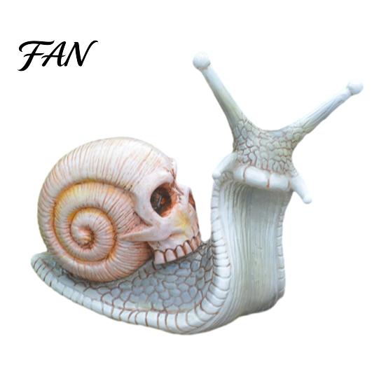 Weatherproof Patio Accents Halloween Skull Snail Statue, Gothic Home Decor, Creative Resin Crafts Figurine Ornaments for Outdoor Garden Lawn