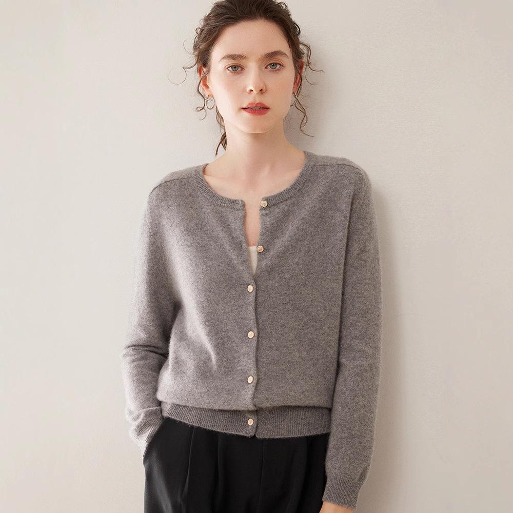 Autumn-Winter Cashmere Knit Cardigan: Women's Long Sleeve Loose Fit, Warm & Versatile Sweater.