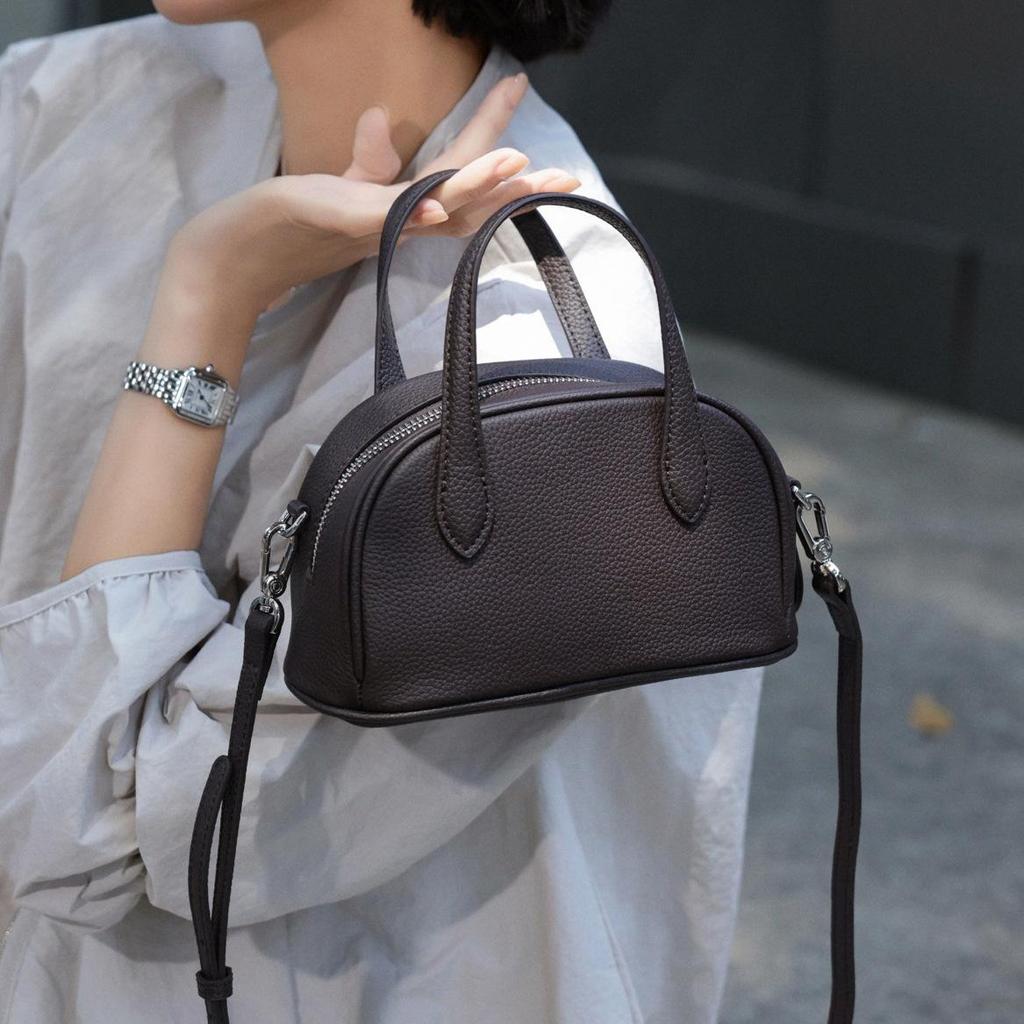 Leather Portable Bowling Bag Women's 2026 New Niche Fashion Pillow Bag Versatile One Shoulder Crossbody Small Bag