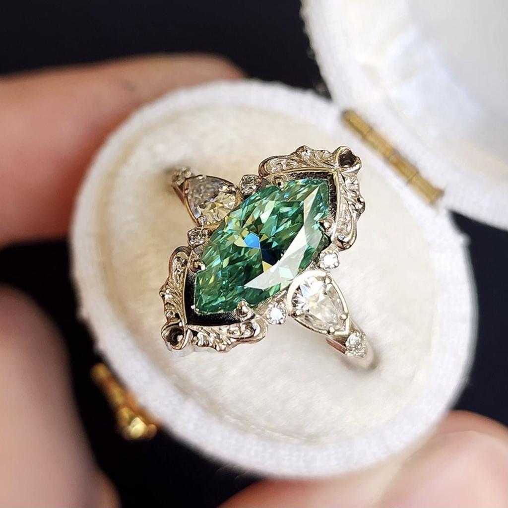 Luxury 2025 New Jewelry Alloy Inlaid Green Horse Eye Zircon Ring Ins European and American Women's Diamond Ring