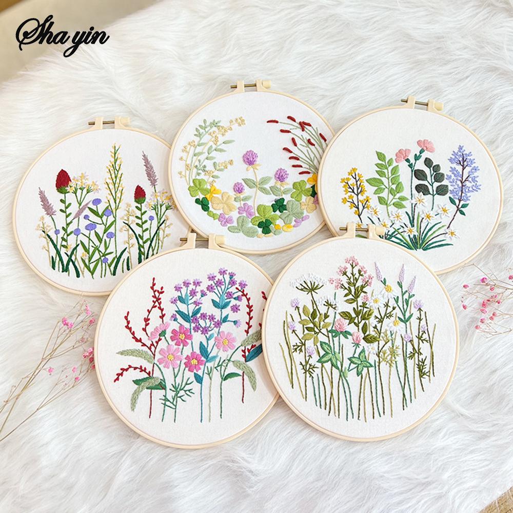 Simple Floral Embroidery Kit – DIY Handmade Fabric Art with Creative Design