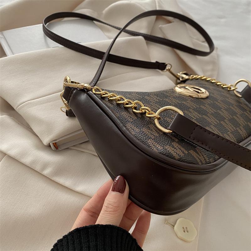 French Retro Underarm Bag Women's 2025 New Letter-printed Oblique Span Small Square Bag Chain Single Shoulder Portable Women's Bag