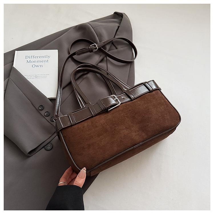 

Портативная женская сумка-бостон 2025 новая нишевая сумка под мышку высокого класса модная ретро-сумка для通勤 на плечо/кроссбоди