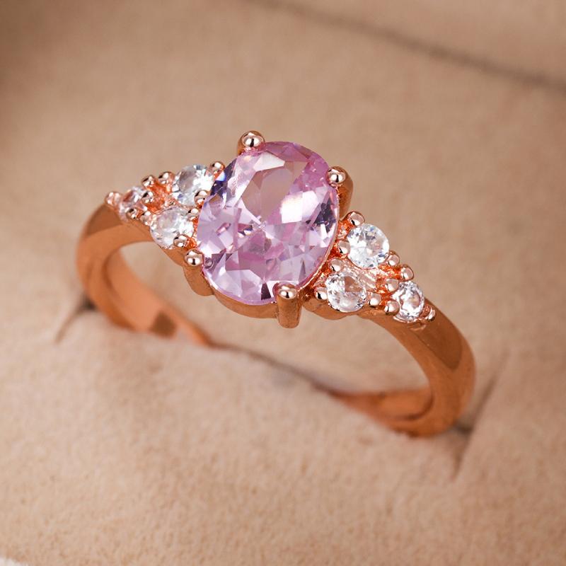 Anello da Donna Trendy Huitan Colore Oro Rosa Solitario Ovale Zircone Cubico Anello di Matrimonio Speciale per Donne Nuovi Arrivi
