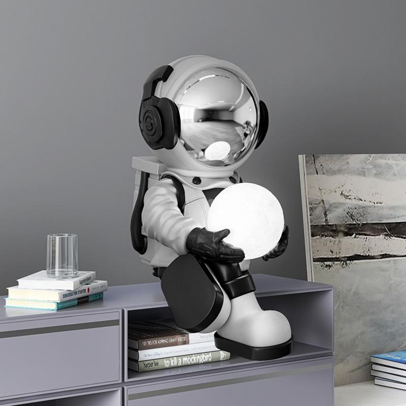 Modern Art Home Decoration Astronaut Statue With Lamp Fashion Sculpture Creative Living Room Desktop Decor Resin Crafts Gift