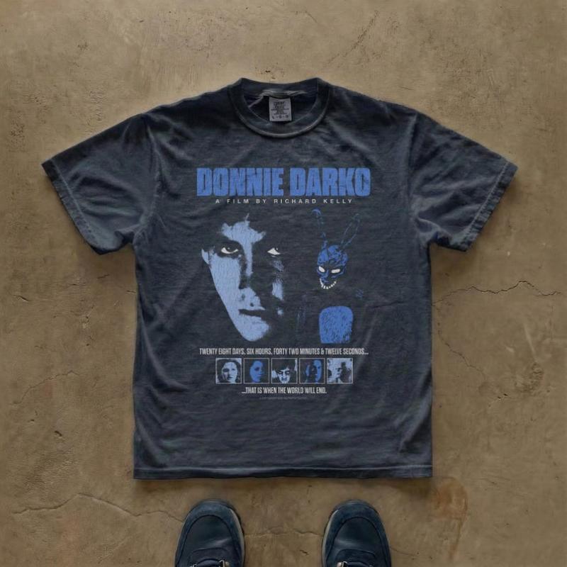 2026 Uomo Donna Donnie Darko Classico Film di Culto Grafica Maglietta Girocollo Manica Corta Vestibilità Larga Casual Estiva Streetwear Unisex Quotidiano Top Magliette