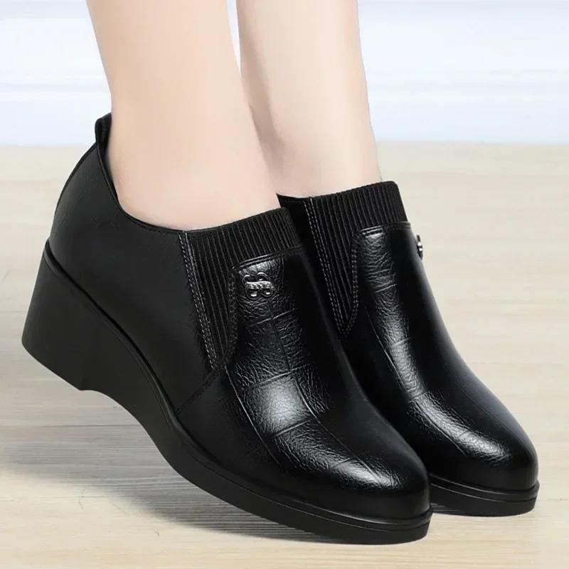 Fashion Women's 2025 Spring and Autumn New Soft Leather Middle Heel Thick Soled Leather Shoes Soft Soled Non Slip Single Shoes