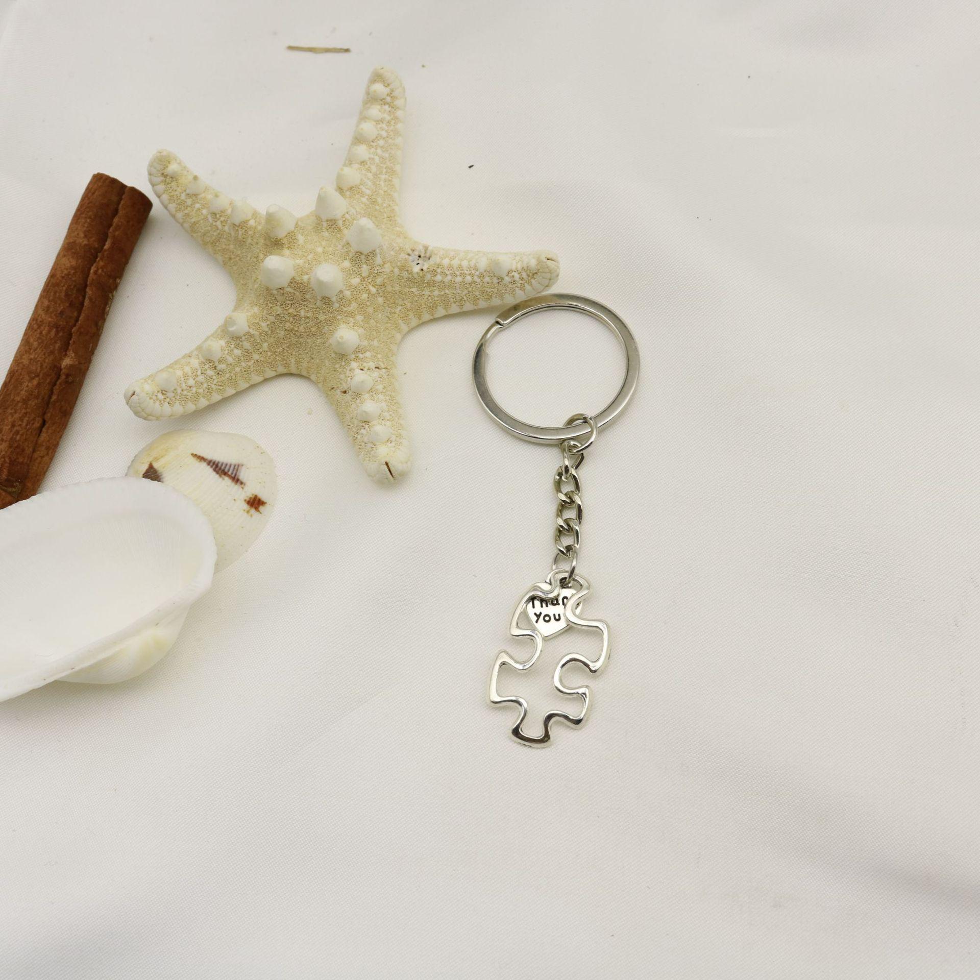 Zinc Alloy Heart Letter Pendant Keychain Charm серебряный