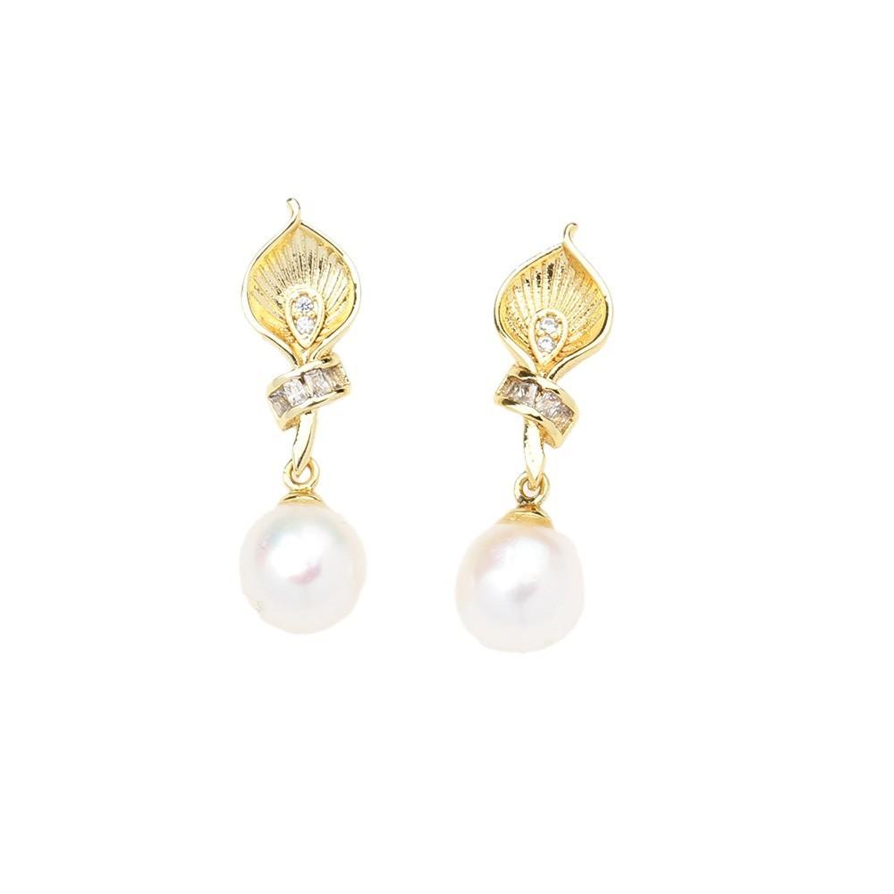 New product temperament: gold-plated diamond-encrusted calla lily flower earrings, simple and versatile, freshwater pearl small earrings, silver needl