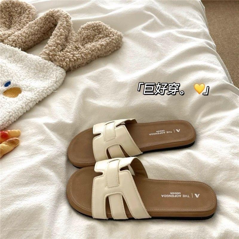 Advanced sense~ Great easy to wear one-word soft-soled fashionable outer wear versatile flat-bottomed beach slippers