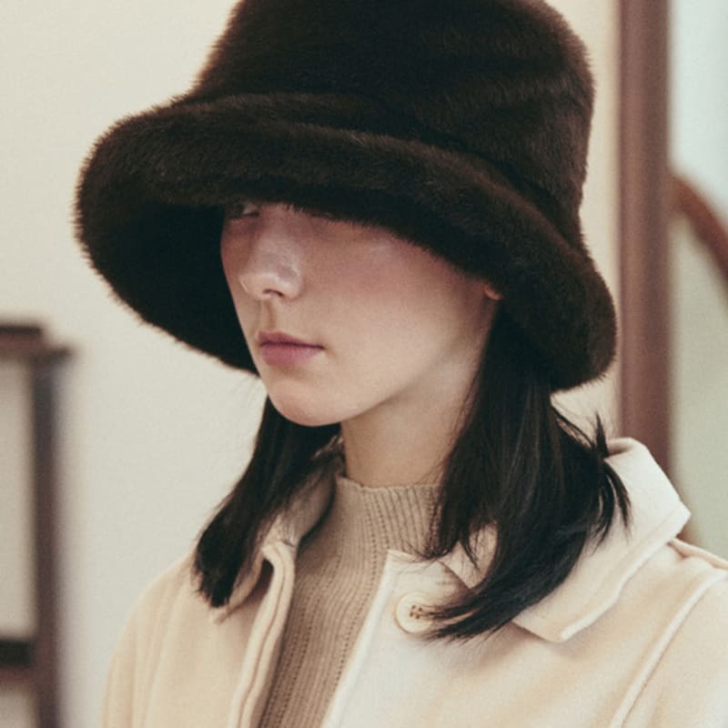 

VARZAR VA Long Label Fur Bucket Hat Brown FREE