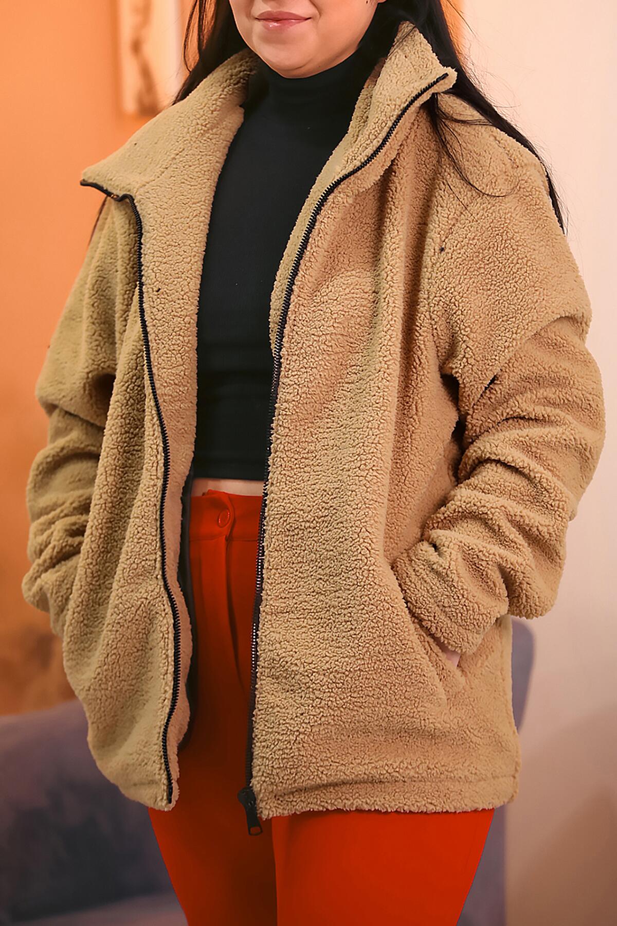 

Плюс размер Плюшевая куртка с рубашечным воротником на пуговицах