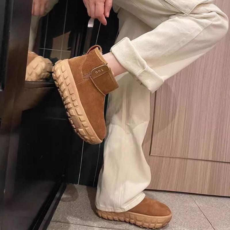 Thick-soled tire sole snow boots women's fur winter new retro short boots fashion versatile casual shoes trend