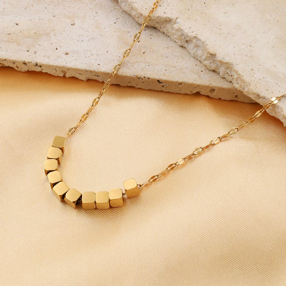 Mode Leichter Luxus Bafanglai Kleines Quadrat Titanstahl Halskette Schmuck Damen Nischen Design 18K Schlüsselbein Kette