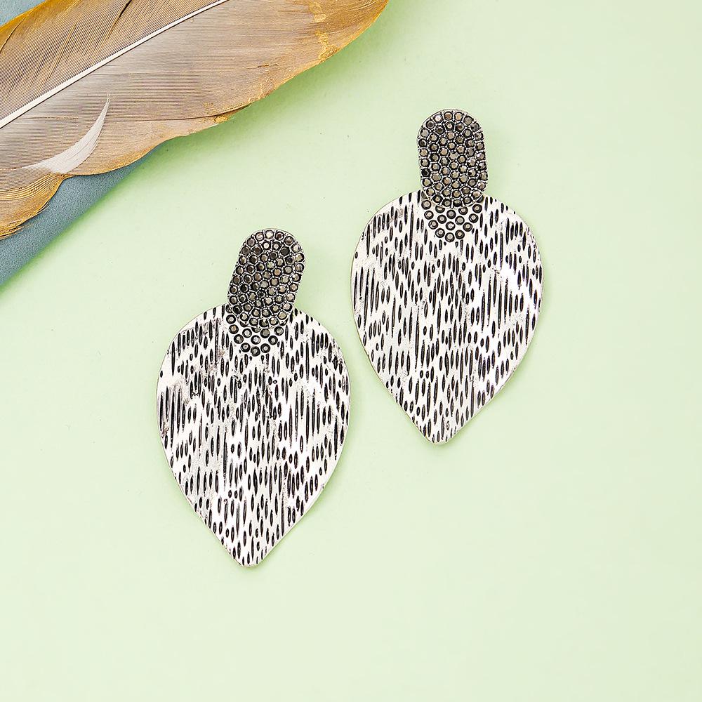Women's Retro Irregular Stripe Leaf Earrings with Zinc Alloy and Inlaid Diamonds