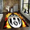 Juventus-Logo auf feurigem Hintergrund, geeignet als rutschfeste Matte für das Wohnzimmer- oder Schlafzimmer-Sofa