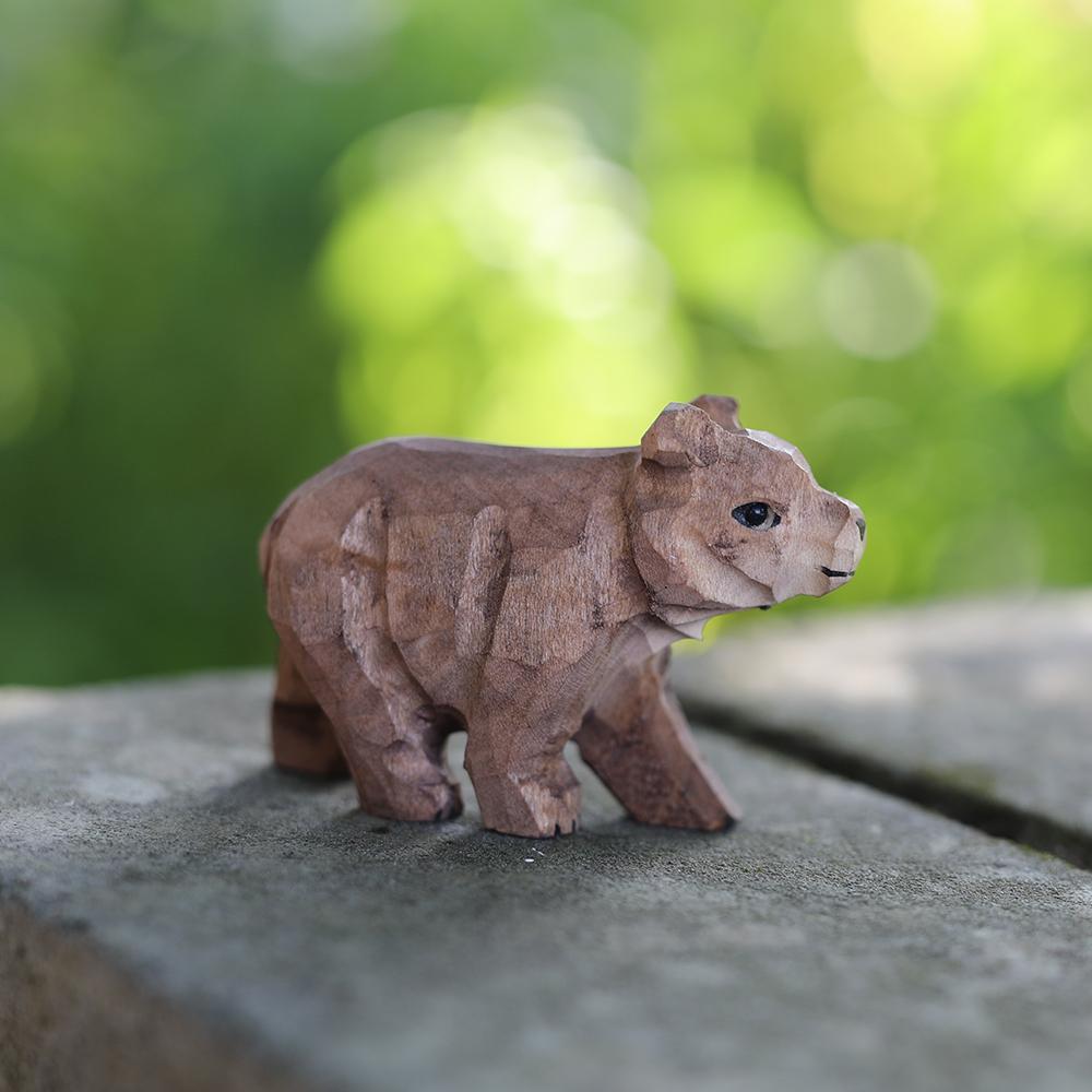 

Handcrafted wood carving Brown Bear Desk Decoration vivid Bear Figurine Home Decor Handicraft Collection Ornaments Bear Statue коричневый
