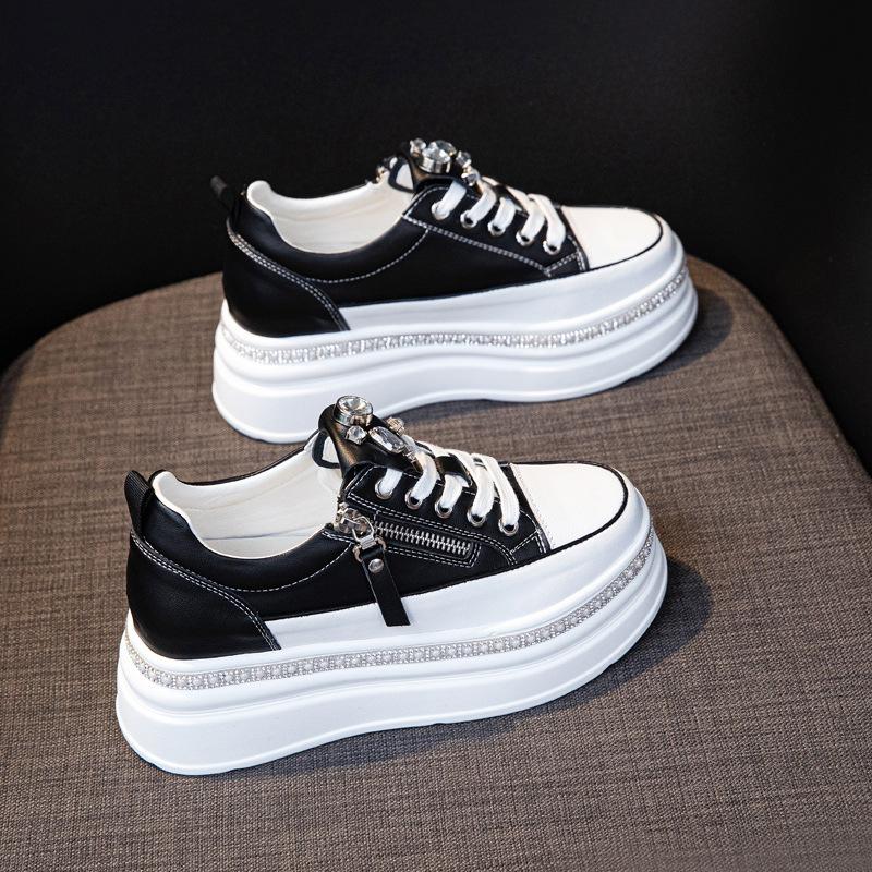 

Маленькие белые туфли на скрытой платформе из кожи, женские туфли, весна 2025, маленькие туфли на мягкой подошве, повседневные универсальные туфли-маффины 37 чёрный