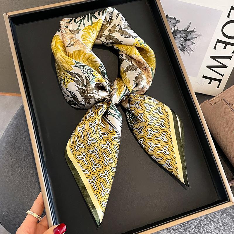 New Spring and Summer Women's Retro Printed Mulberry Silk Square Scarf Silk Scarf Elegant Fashionable and Fashionable Flowers